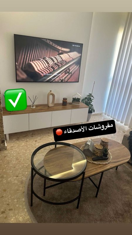 مزنون مع طاولة وسط بسعر {1100} شيكل